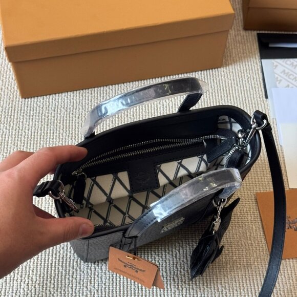 MCM New Shopping Bag Handbag/Shoulder Bag - Picture 2 of 9